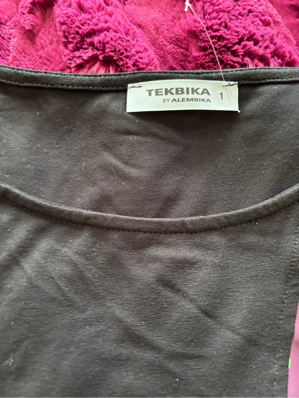 Tekbika by alembika size 1 Black Long Sleeve swing top Geo Patches never worn - Picture 6 of 7